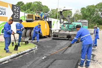 Visita as obras de recapeamento do asfalto de Jardim Camburi