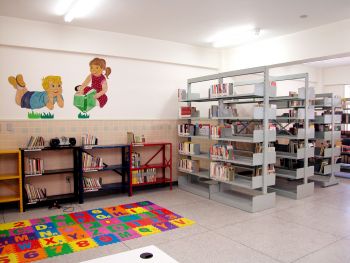 Biblioteca da Emef Marieta Escobar
