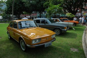 Exposição de carros antigos no Parque Moscoso