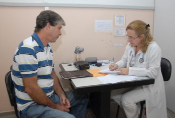 Consulta médica na unidade de sáude de Bairro República