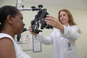 exame oftalmolígico em paciente negra