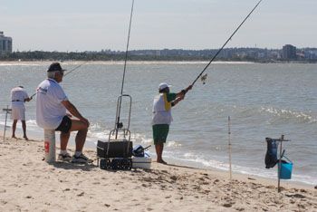 Campeonato de Pesca de Arremesso na Praia de Camburi
