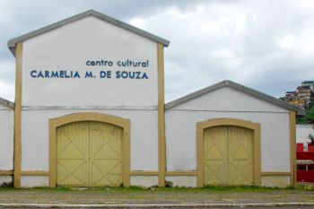 Fachada do Centro Cultural Carmélia Maria de Souza