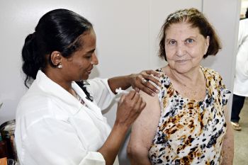 Vacinação contra gripe em 28 unidades de saúde e 12 postos extras