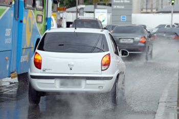 Trânsito de Vitória com chuva