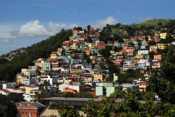 Programa Terra Mais Igual - Vista panorâmica do bairro Cruzamento após intervenções de melhorias habitacionais na Poligonal 2