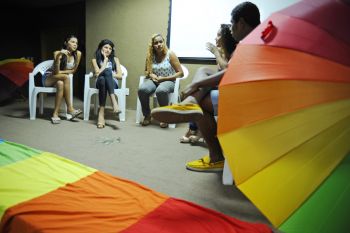 Peça teatral no Dia Internacional no Combate À Homofobia no auditório da SEMCID