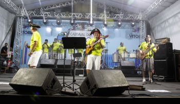 Banda Vix no palco da avenida Jerônimo Monteiro