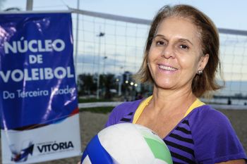 Sra Nizete Felício, jogadora de volei do time da terceira idade