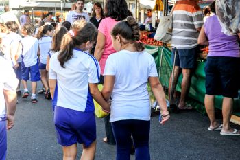 Alunos visitam Feira Livre