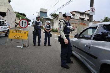 Rua interditada pela guarda municipal para receber seleção da Austrália