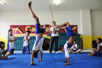 Aula de Capoeira no Projeto Pé de Moleque
