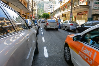 Rua Graciano Neves recebe nova sinalização horizontal