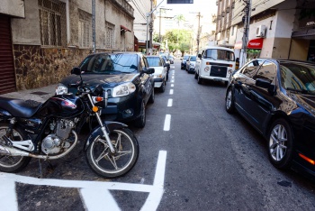 Rua Graciano Neves recebe nova sinalização horizontal