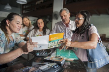 Despoluição visual no Centro de Vitória - Abordagem da Equipe do Papo da Cidade