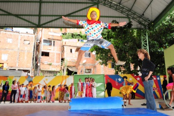 CAJUN de Nova Palestina Apresentação circense