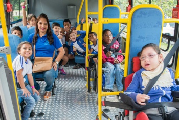 ÔNIBUS ACESSÍVEIS PARA TRANSPORTE ESCOLAR