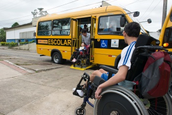 ÔNIBUS ACESSÍVEIS PARA TRANSPORTE ESCOLAR