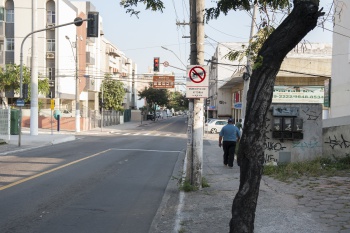 Placa informativa de proibição de circulação de carroças em Vitória