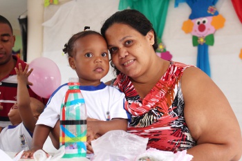 Mãe e filha na oficina momento mágico