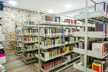 Biblioteca Municipal Adelpho Poli Monjardim