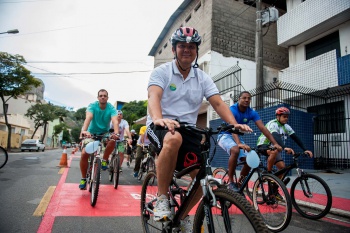 Ciclistas inauguram ciclofaixa de Fradinhos à Beira-Mar