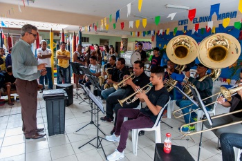 Banda Corporação Musical Alvimar Silva (Comasi) toca na inauguração da praça de Grande Vitória