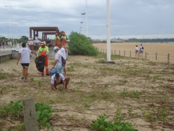 Campanha Praia Limpa em Camburi