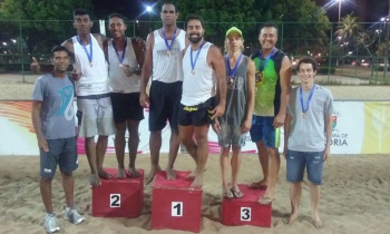 Campeões do Torneio de Duplas do CT de Vôlei de Praia