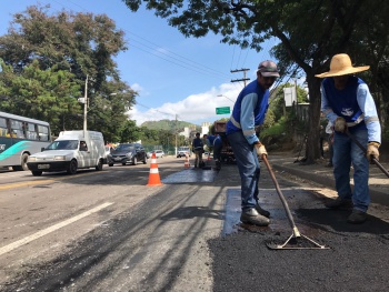 Final da recomposição do asfalto antes da liberação da avenida Maruípe para o tráfego