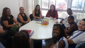 Secretária Adriana conversa com alunos da Emef Padre Anchieta