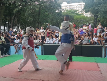 Apresentação de Taekwondo no Parque Moscoso no Dia das Crianças