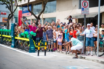 Comunidade em festa na inauguração da estação do Bike Vitória em Goiabeiras