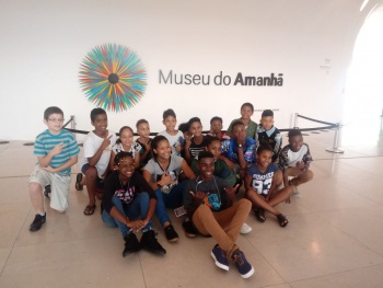Estudantes do Anacleta Schneider no Rio de Janeiro para tocar com a Mangueira