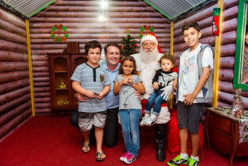 Papai Noel chega de trenó no Parque Moscoso
