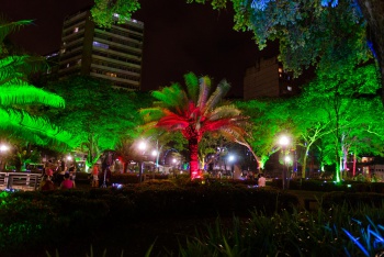 Parque Moscoso iluminado para receber Papai Noel