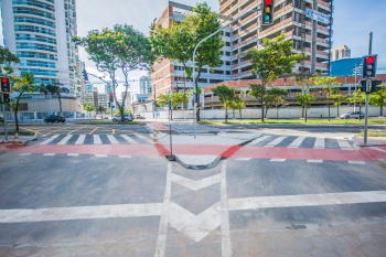 Novo cruzamento no bairro Enseada do Suá
