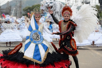 Escola de Samba Império de Fátima no desfile das escolas de samba