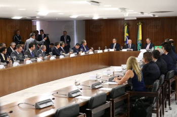Presidente Michel Temer se reúne com prefeitos no Planalto