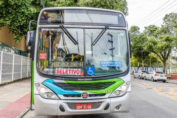 Ônibus seletivo linha 235 Praça do Papa - Jardim Camburi com trajeto pela Linha Verde