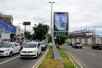 Relógio Digital Leitão da Silva com Beira Mar
