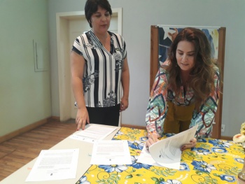 Secretária Adriana Sperandio assina parceria com Fundação Abrinq