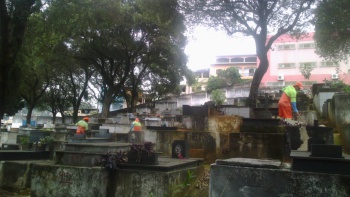 Limpeza em Cemitério de Santo Antônio