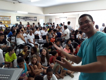 Rodrigo Santos, intérprete de Libras, no CRPD, no Dia Nacional de Luta da Pessoa com Deficiência