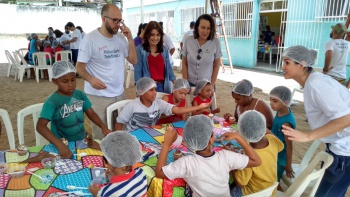 Voluntários da Fundação Telefônica promovem oficinas com crianças do cajun Bonfim