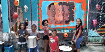 Crianças fazem apresentação de percussão na Mostra Cultural 2018 Cajun Bela Vista