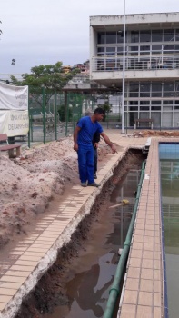 Manutenção nas piscinas no Tancredão