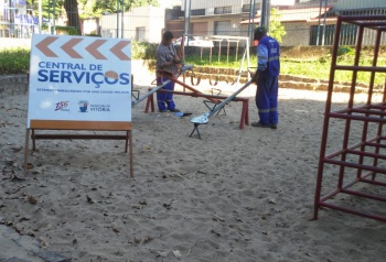 Pintura e manutenção no playground do Parque Barreiros