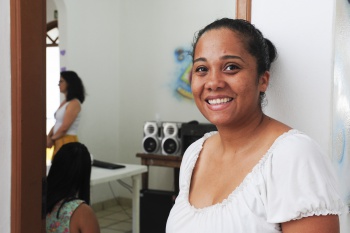 Luana Nunes de Almeidano CRAS em Roda conversa sobre Mulheres e Mercado