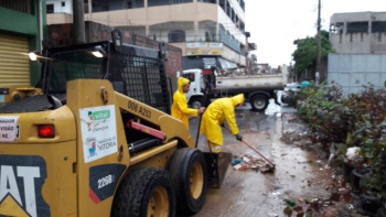 trabalho de limpeza e desobstrução de vias e locais causados pelas chuvas
